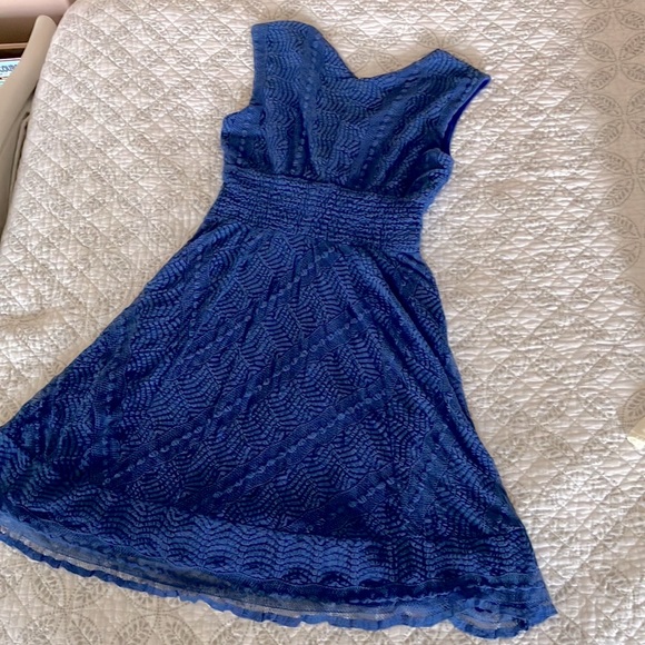 Periwinkle Blue Lace A-Line V-Neck MIDI Dress - Picture 11 of 11